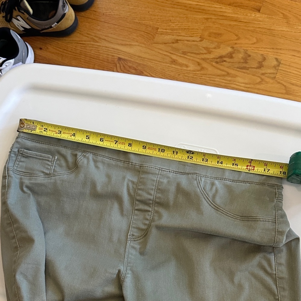 Women's Stylish Olive Skinny Pants - Picture 4 of 5